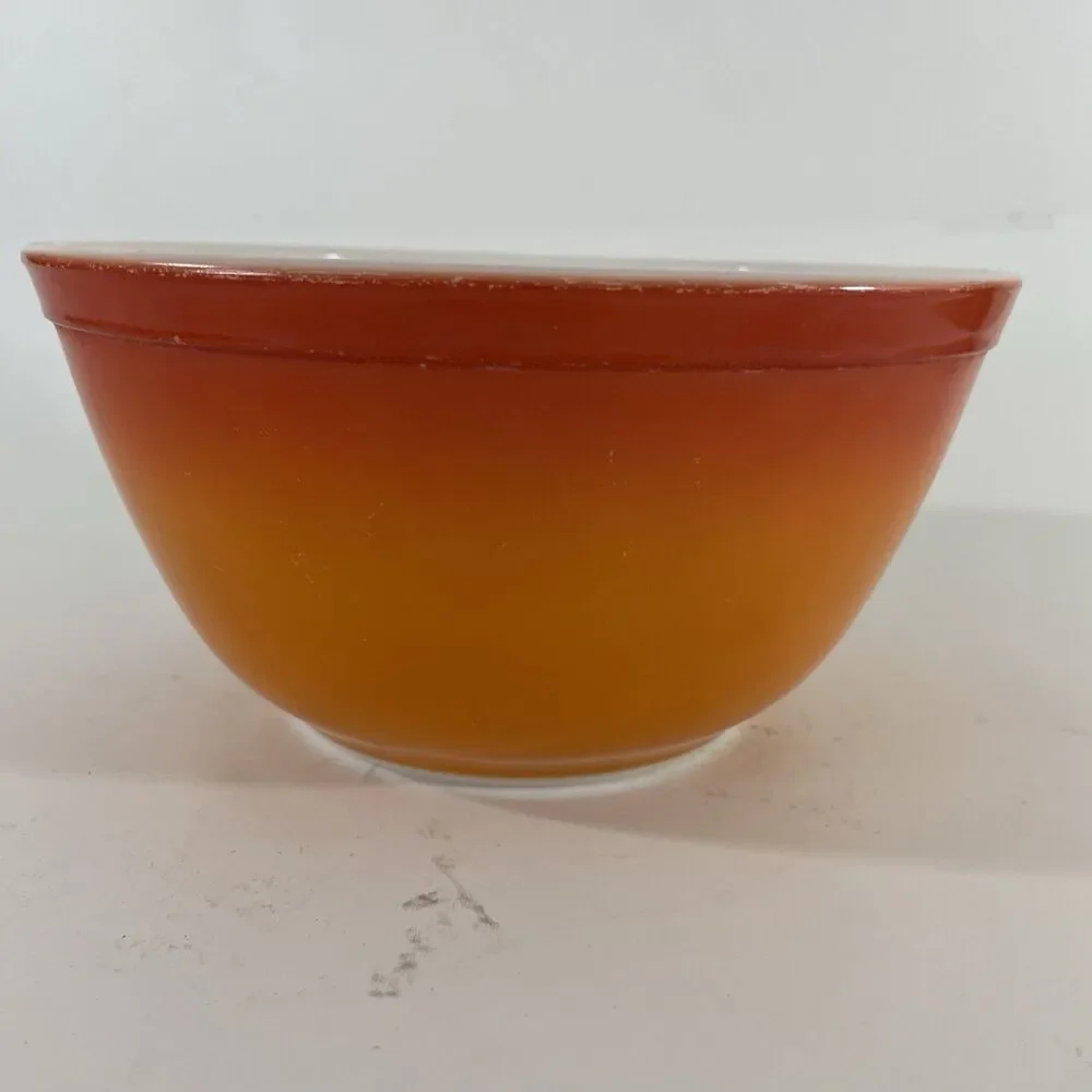 Pyrex Mixing Bowl, Orange Red Ombre Flameglo #402  2-1/2 Qt, Made in USA, NICE!